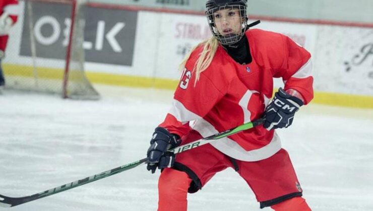 Dünya Kadınlar Buz Hokeyi Şampiyonası’nda 2’de 2! Türkiye: 4 – Romanya: 3