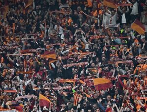 Galatasaray-Corendon Alanyaspor maçı öncesi dikkat çeken pankartlar