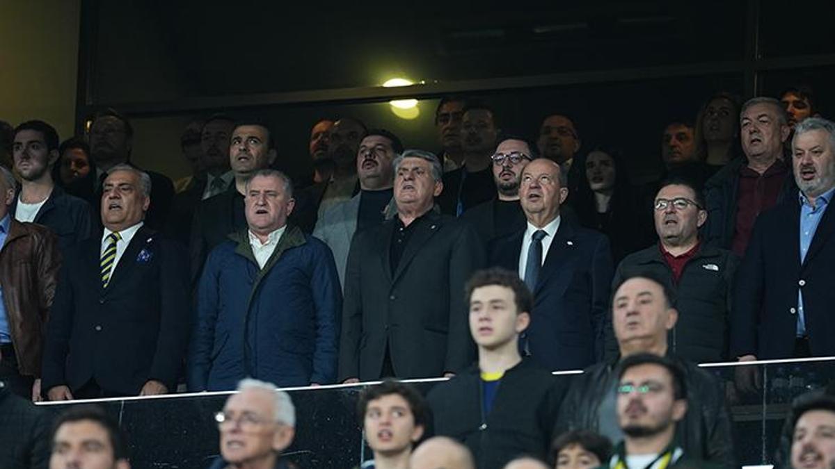 Bakan Bak, Fenerbahçe – Beşiktaş derbisini takip etti