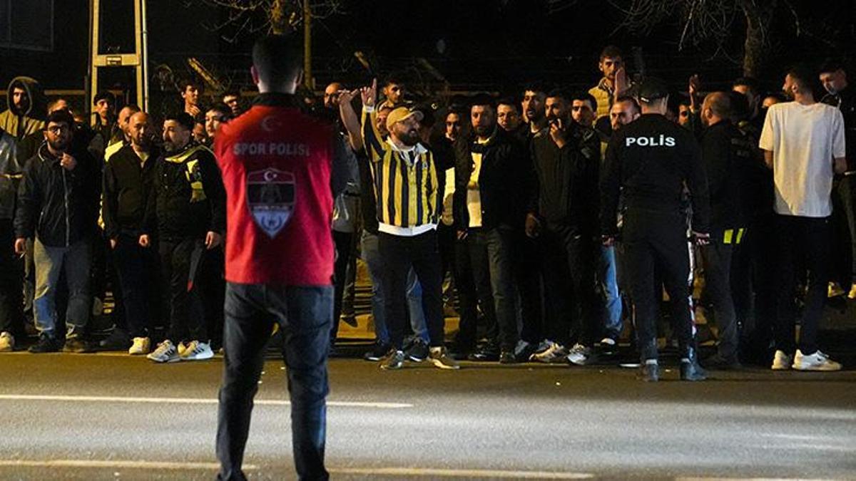 Fenerbahçe taraftarı Samandıra’yı bastı! ‘Yönetim istifa’ sesleri