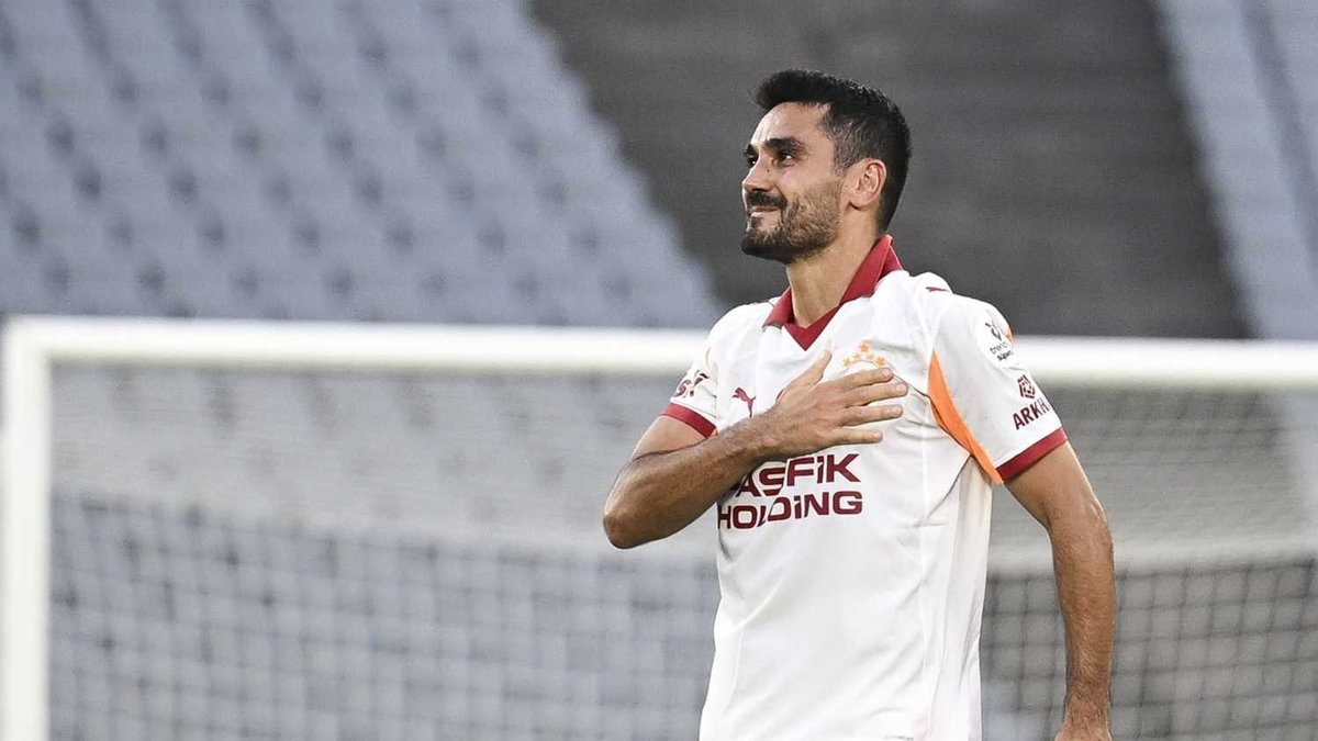 Galatasaraylı İlkay Gündoğan, Küresel Futbol İşletme Yönetimi diploması aldı